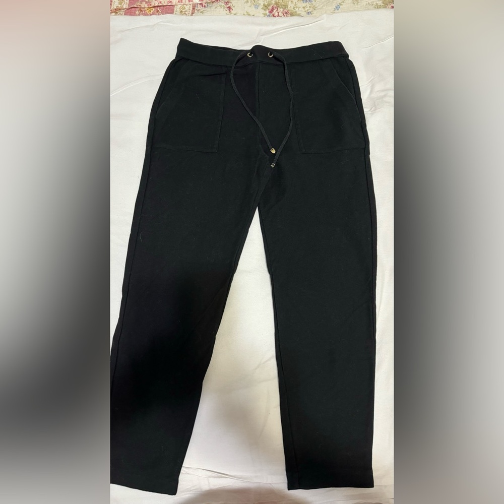 Massimo Dutti jogger black pants very comfy, 2 pockets size L in used condition